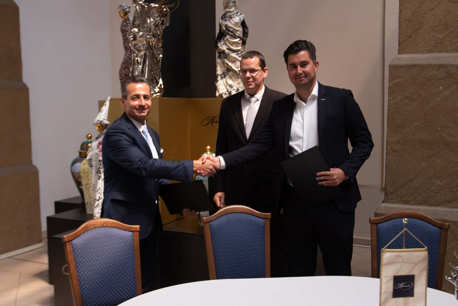 Stratégiai együttműködési megállapodást kötött a  Herendi Porcelánmanufaktúra Zrt. és az Aston Martin Budapest