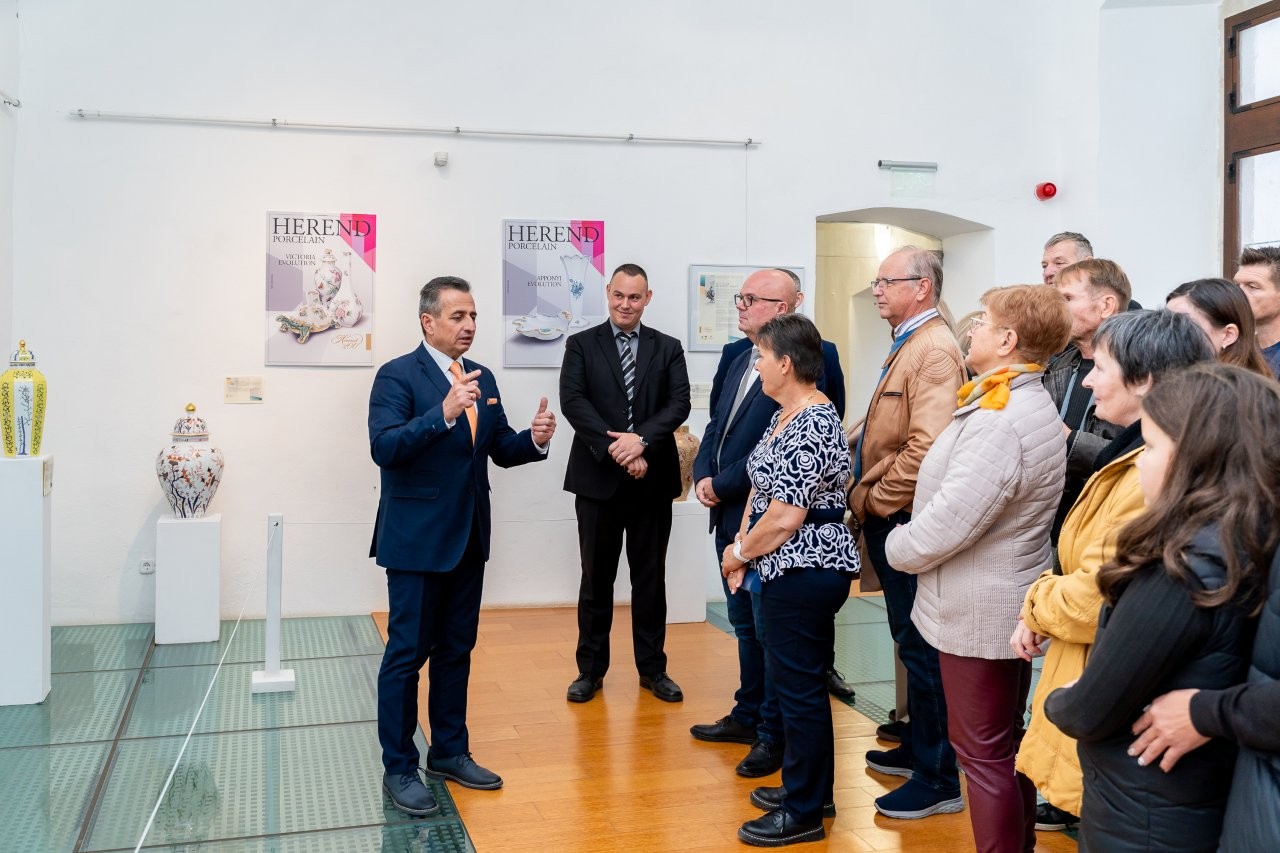 „Ősi falak - Herendi arany”